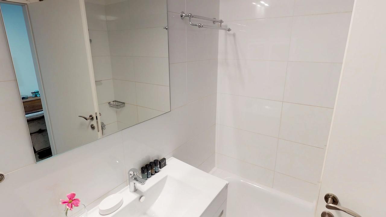 1Bd W/Balcony Near Rothchild By Sea N' Rent Appartement Tel Aviv Buitenkant foto